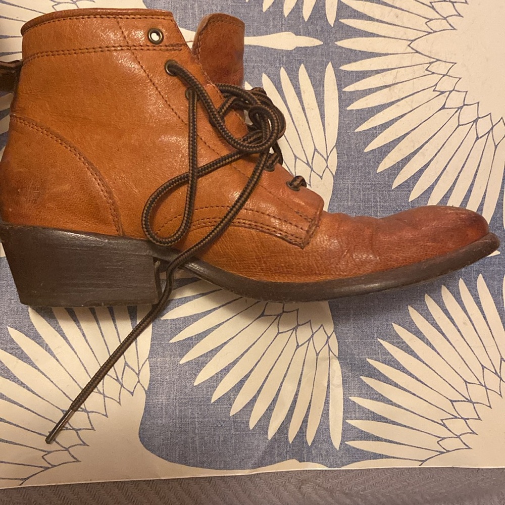 Frye Tan Leather Lace-Up Ankle Boots
